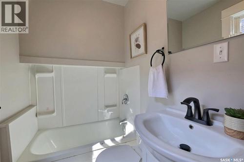 2050 Toronto Street, Regina, SK - Indoor Photo Showing Bathroom