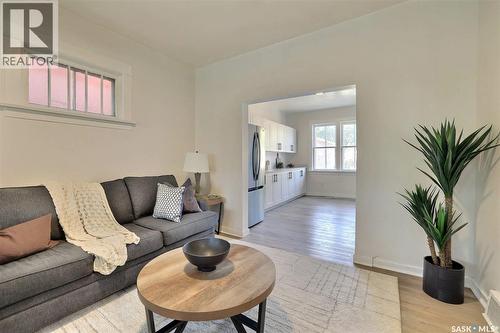 2050 Toronto Street, Regina, SK - Indoor Photo Showing Living Room