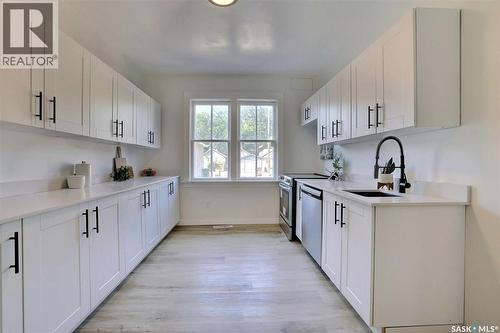 2050 Toronto Street, Regina, SK - Indoor Photo Showing Kitchen