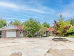 10 Salto Drive  Lucasville, NS B4B 1R7