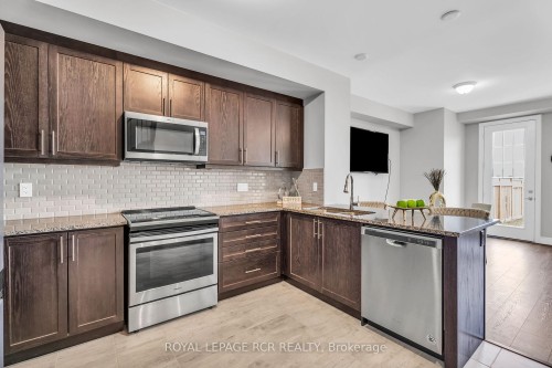 215 Walker Boulevard, New Tecumseth, ON - Indoor Photo Showing Kitchen