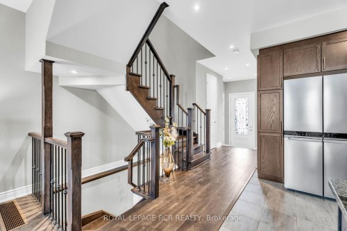 215 Walker Boulevard, New Tecumseth, ON - Indoor Photo Showing Other Room