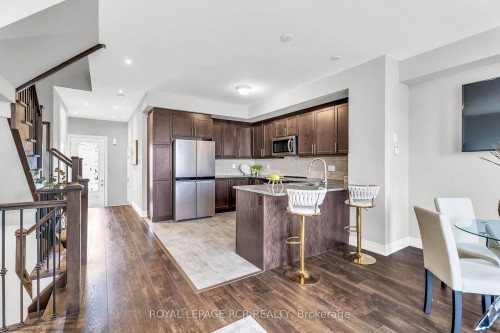 215 Walker Boulevard, New Tecumseth, ON - Indoor Photo Showing Kitchen