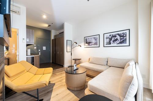 Overall view - 110-43 Ch. Fridolin-Simard, Estérel, QC - Indoor Photo Showing Living Room