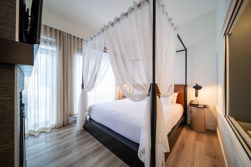 Bedroom - 110-43 Ch. Fridolin-Simard, Estérel, QC - Indoor Photo Showing Bedroom