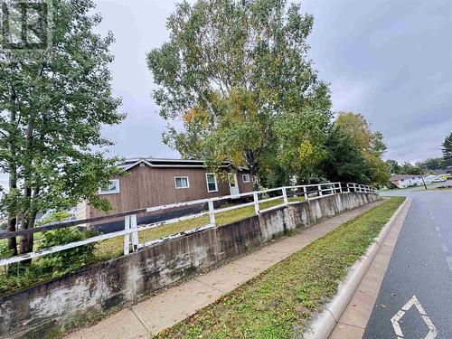 18 Hillcrest Ave, Wawa, ON - Outdoor