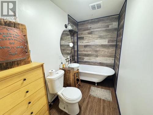 18 Hillcrest Ave, Wawa, ON - Indoor Photo Showing Bathroom