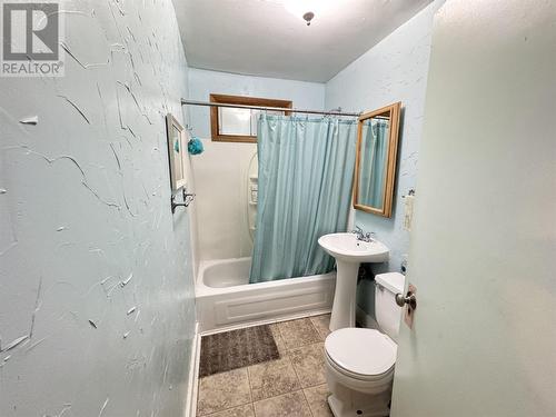 18 Hillcrest Ave, Wawa, ON - Indoor Photo Showing Bathroom