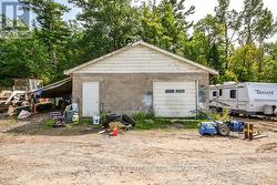 Extra large garage with electricity - 