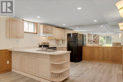 26 Cynthia Crescent, Richmond Hill, ON - Indoor Photo Showing Kitchen With Double Sink