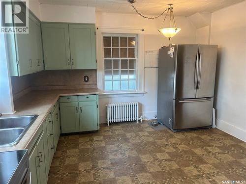1402 2Nd Street, Estevan, SK - Indoor Photo Showing Kitchen With Double Sink