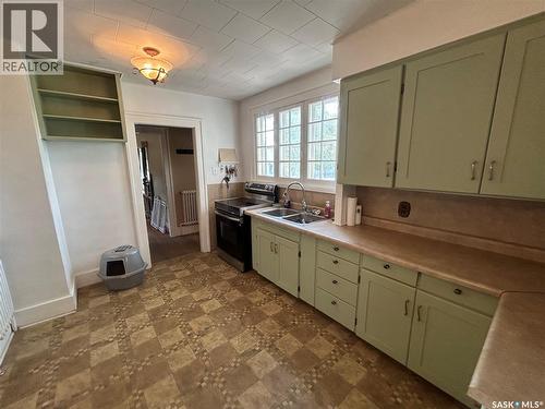 1402 2Nd Street, Estevan, SK - Indoor Photo Showing Kitchen With Double Sink