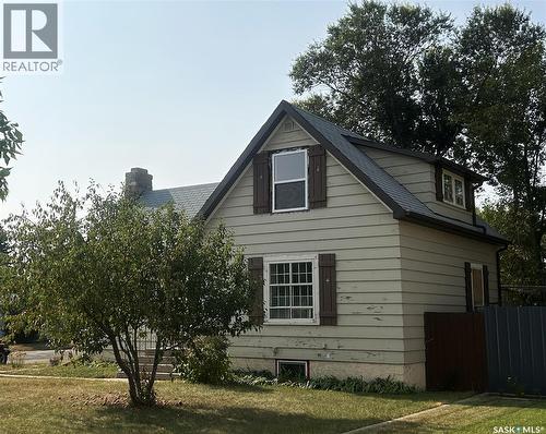1402 2Nd Street, Estevan, SK - Outdoor