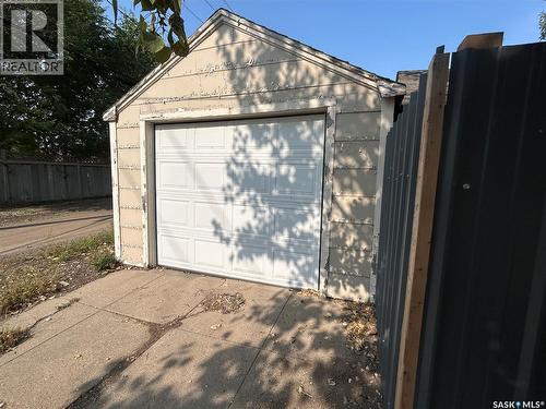 1402 2Nd Street, Estevan, SK - Outdoor