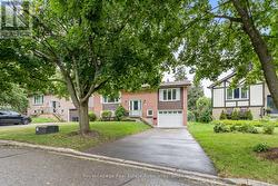 28 ADAMS COURT  Halton Hills, ON L7J 2V8