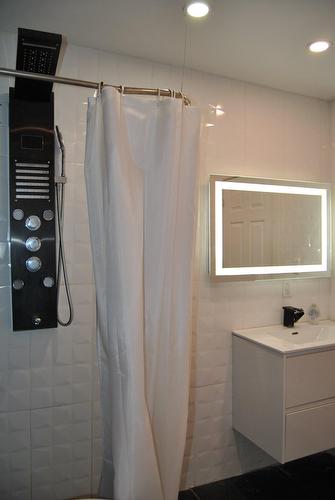 Bathroom - 5365 Rue St-Urbain, Montréal (Le Plateau-Mont-Royal), QC - Indoor Photo Showing Bathroom