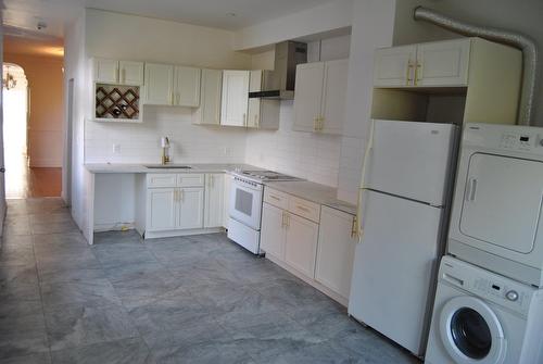 Cuisine - 5365 Rue St-Urbain, Montréal (Le Plateau-Mont-Royal), QC - Indoor Photo Showing Laundry Room