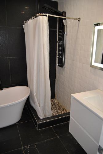 Bathroom - 5365 Rue St-Urbain, Montréal (Le Plateau-Mont-Royal), QC - Indoor Photo Showing Bathroom