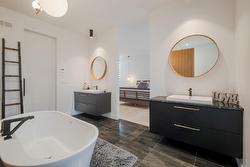 Salle de bains attenante à la CCP - 