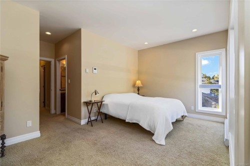 4-1827 Fairfield Rd, Victoria, BC 