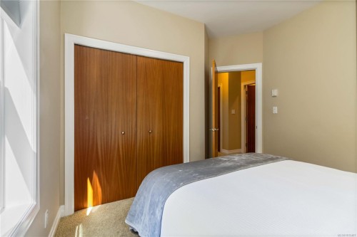 4-1827 Fairfield Rd, Victoria, BC 