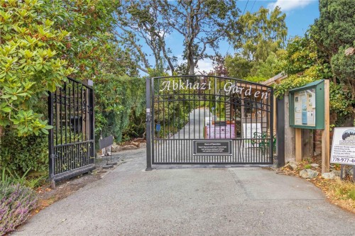 4-1827 Fairfield Rd, Victoria, BC 