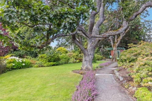 4-1827 Fairfield Rd, Victoria, BC 