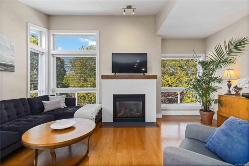 4-1827 Fairfield Rd, Victoria, BC 