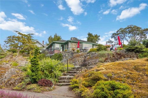 4-1827 Fairfield Rd, Victoria, BC 