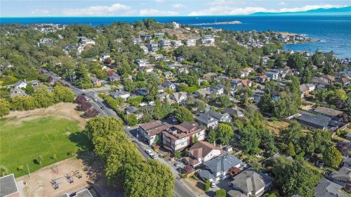 4-1827 Fairfield Rd, Victoria, BC 