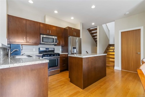 4-1827 Fairfield Rd, Victoria, BC 