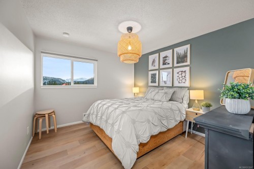 303-695 Castle Crag Cres, Courtenay, BC - Indoor Photo Showing Bedroom