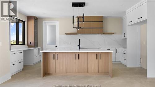 25 Harmony Court, Lasalle, ON - Indoor Photo Showing Kitchen