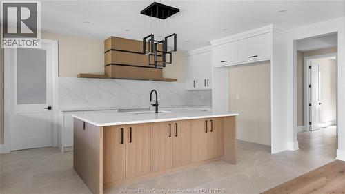 25 Harmony Court, Lasalle, ON - Indoor Photo Showing Kitchen