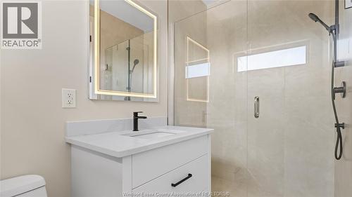 25 Harmony Court, Lasalle, ON - Indoor Photo Showing Bathroom