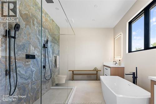 25 Harmony Court, Lasalle, ON - Indoor Photo Showing Bathroom