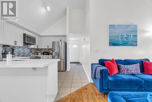 26 Sinclair Street, Guelph (Pineridge/Westminster Woods), ON - Indoor Photo Showing Kitchen With Stainless Steel Kitchen With Upgraded Kitchen