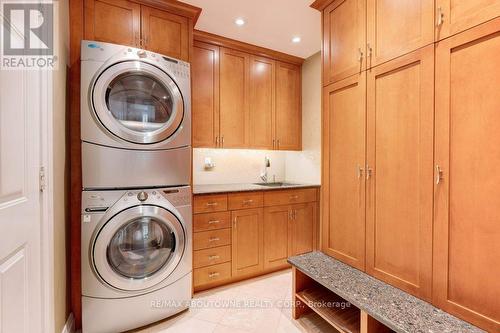 6365 Breckenridge Place, Burlington, ON - Indoor Photo Showing Laundry Room