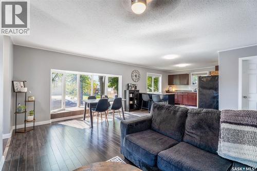 813 98Th Avenue, Tisdale, SK - Indoor Photo Showing Living Room