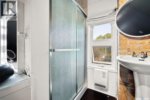 2054 Pasqua Street, Regina, SK - Indoor Photo Showing Bathroom