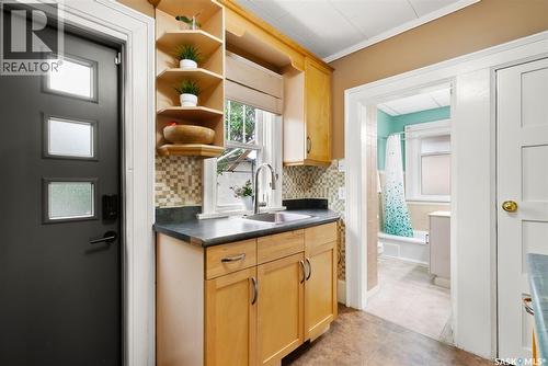 2054 Pasqua Street, Regina, SK - Indoor