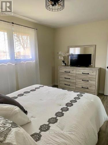 8 Firelane 2B, Niagara-On-The-Lake (Lakeshore), ON - Indoor Photo Showing Bedroom