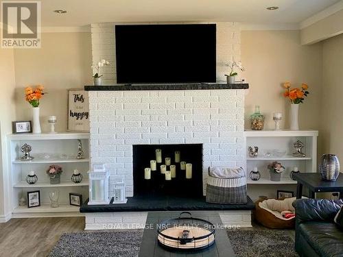 8 Firelane 2B, Niagara-On-The-Lake (Lakeshore), ON - Indoor Photo Showing Living Room With Fireplace