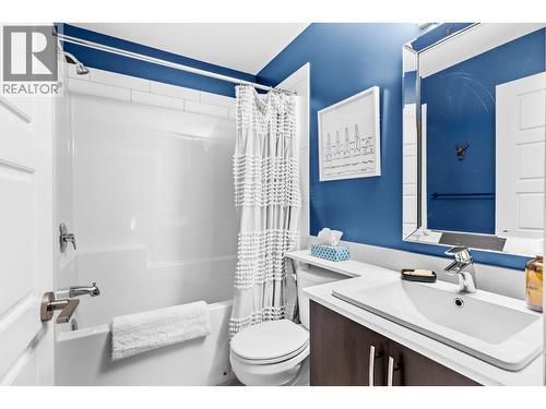 680 Old Meadows Road Unit# 1, Kelowna, BC - Indoor Photo Showing Bathroom