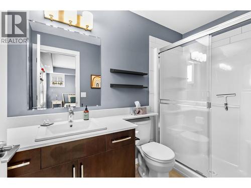680 Old Meadows Road Unit# 1, Kelowna, BC - Indoor Photo Showing Bathroom