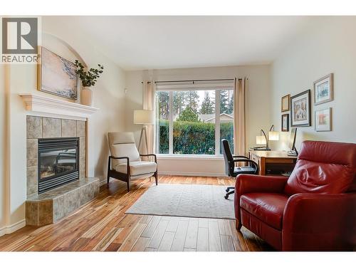 4141 Gallaghers Forest Road S, Kelowna, BC - Indoor Photo Showing Living Room With Fireplace