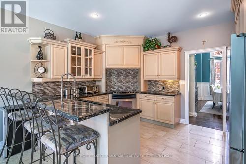 152 Redwood Court, Welland (N. Welland), ON - Indoor Photo Showing Kitchen With Upgraded Kitchen