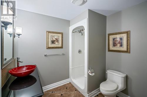 152 Redwood Court, Welland (N. Welland), ON - Indoor Photo Showing Bathroom