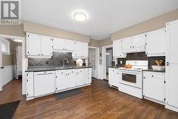 Kitchen with backsplash - 