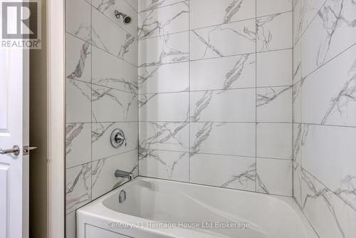 13 - 19 Anderson Street, Woodstock (Woodstock - South), ON - Indoor Photo Showing Bathroom